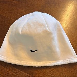 Nike women’s white winter hat